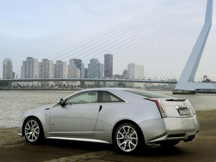  Cadillac CTS-V Coupe 2010 года  (EU) (фото 13 из 20)